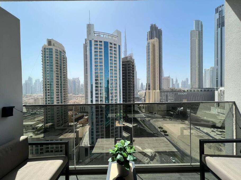 Urban King Bed With Burj Khalifa View & Dubai Mall Exterior photo