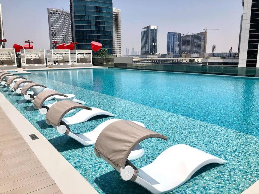 Urban King Bed With Burj Khalifa View & Dubai Mall Exterior photo